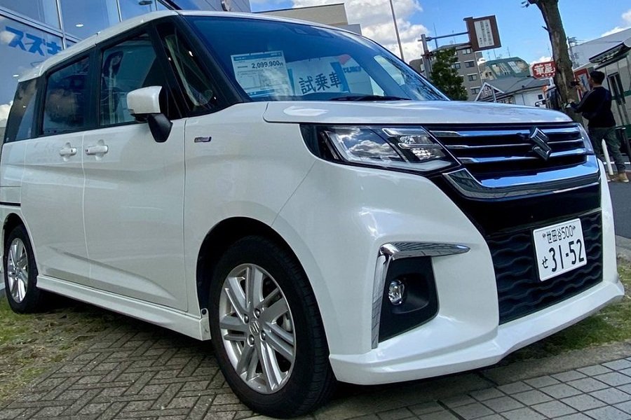 Eksklusif! Keunggulan Varian Hybrid X Suzuki Spacia, Sandaran Paha Kreatif dan Fungsional