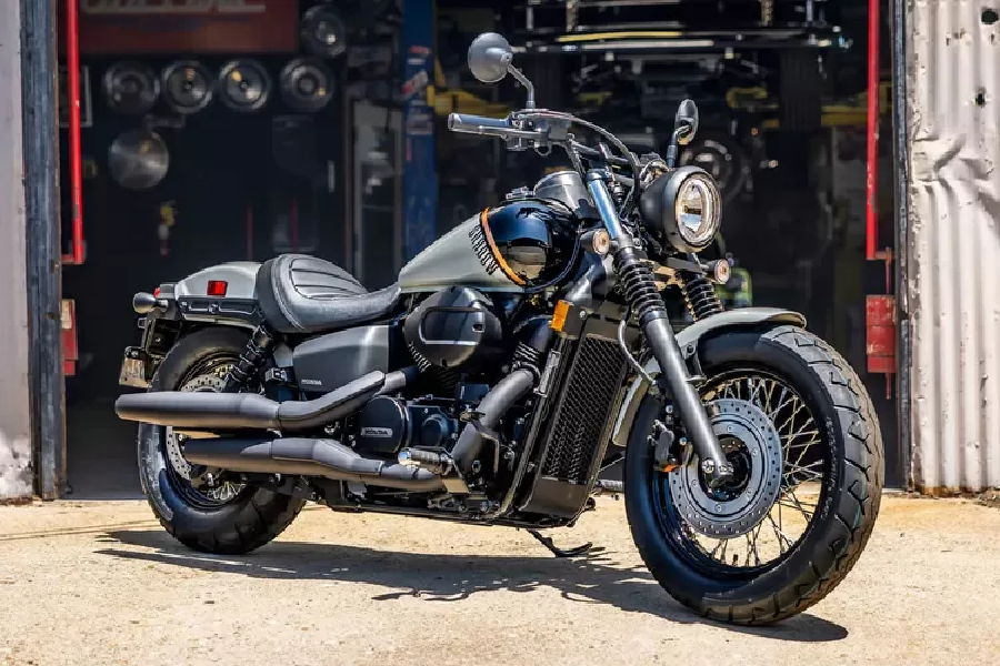 Harley Davidson Iron 883 dan Honda Shadow Phantom 2024 Pilih Mana Cruiser yang Lebih Unggul