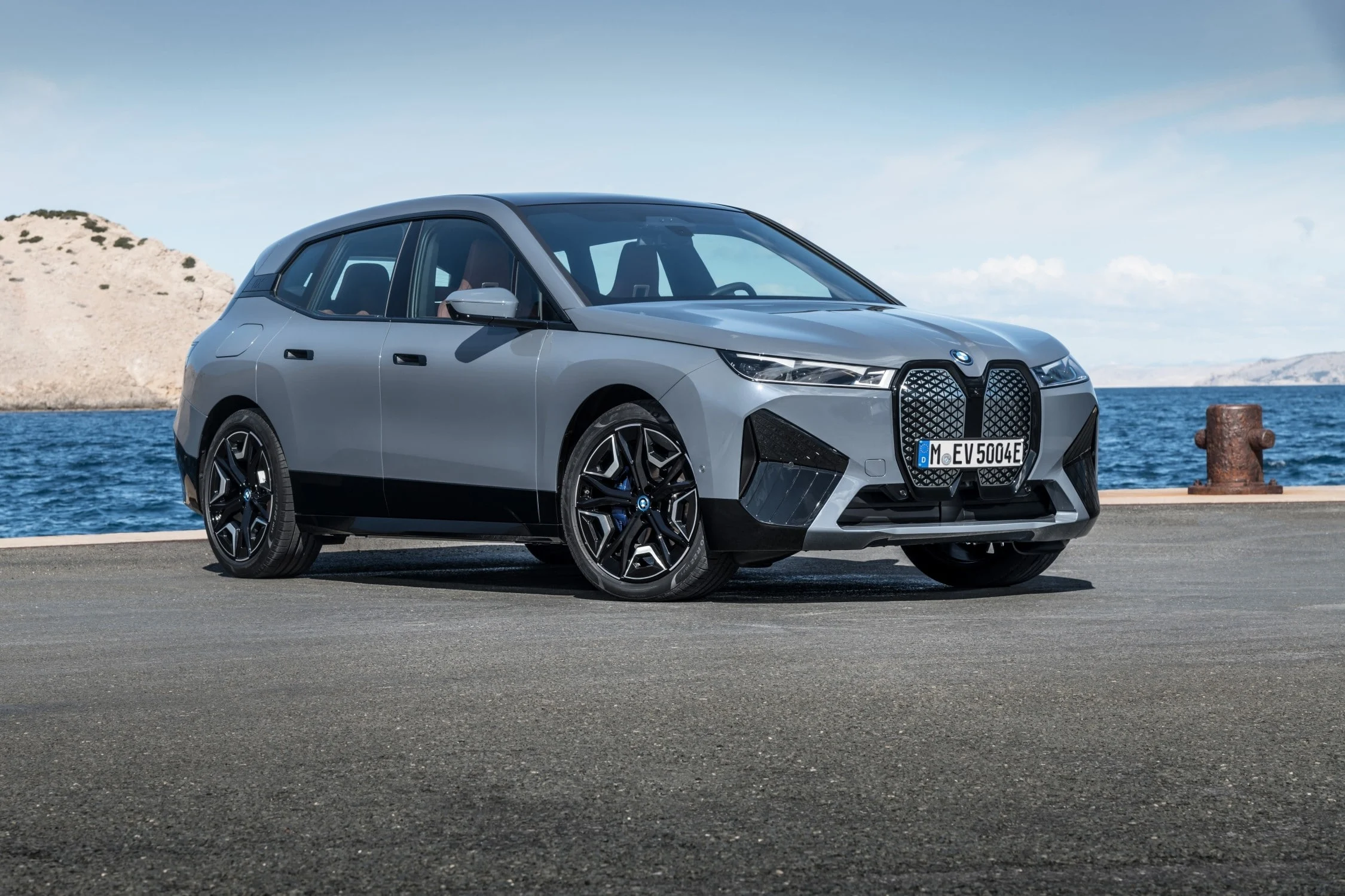 BMW iX 2024: Spesifikasi, Fitur, dan Harga Terbaru