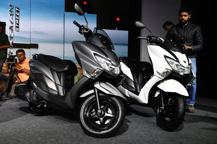 Duel Kenyamanan Honda Vario 125 vs Suzuki Burgman 125 untuk Mudik Pulang Kampung, Siapakah Pemenangnya