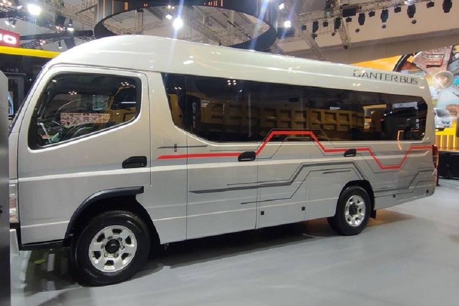 Kapasitas Besar dan Kenyamanan Unggulan! Mitsubishi Fuso Canter Bus dalam Bisnis Transportasi