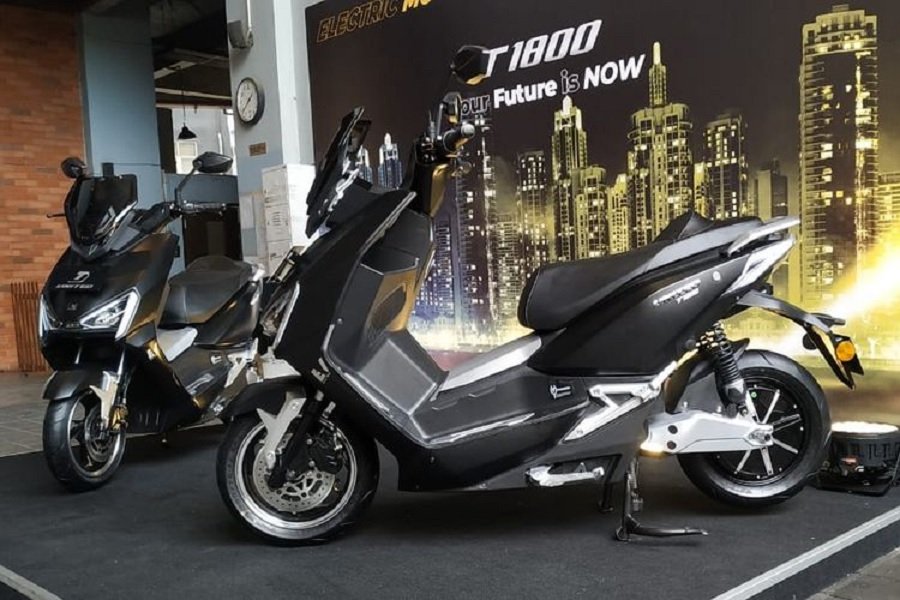 Serbu! Yamaha NMAX 155 Kehabisan Nafas, United T1800 Skutik Listrik Makin Panas dengan Harga Cuma 28 Jutaan!