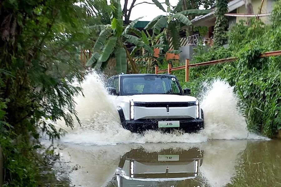 Ini 4 Risiko Fatal Mobil Listrik Kalau Dipaksa Jadi Amfibi