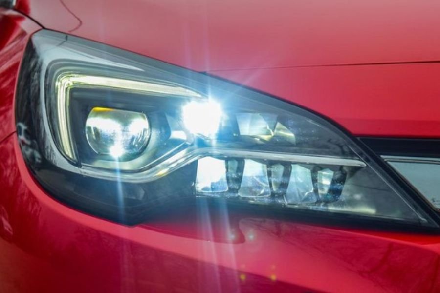 Salah Pasang Lampu Mobil Bisa Bikin Kebakaran, Ini Blunder Fatal yang Sering Terjadi!