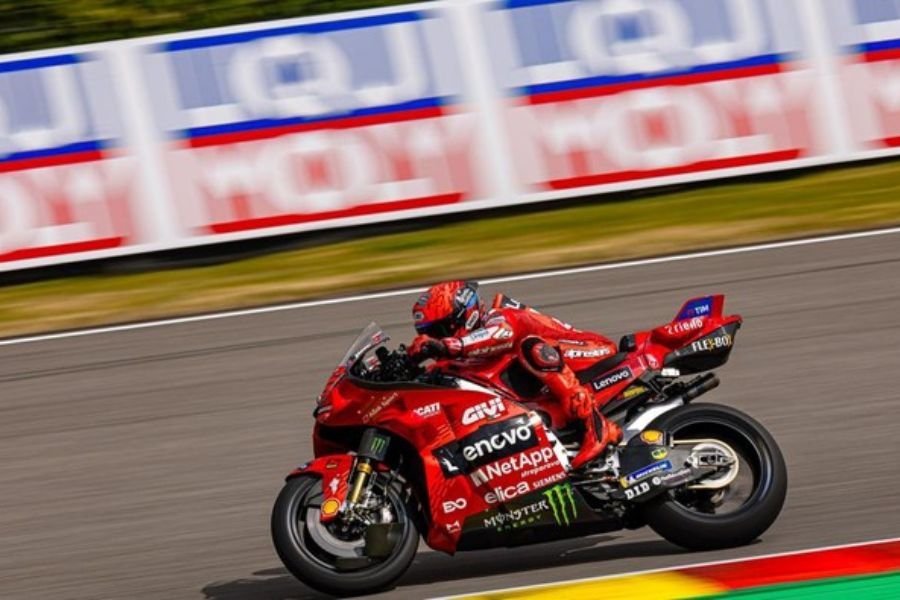 Lorenzo Bongkar Rahasia Dominasi Marc Marquez: “Dia Tak Takut Cedera!”