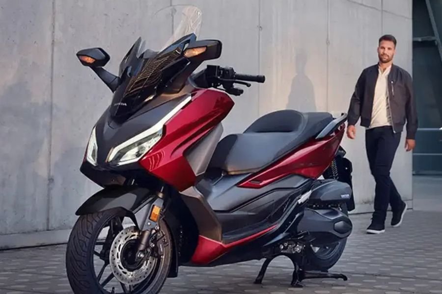 Honda Forza 250: Skutik Premium 250cc dengan Bagasi 48 Liter & Harga Rp90–95 Jutaan — Setimpal?
