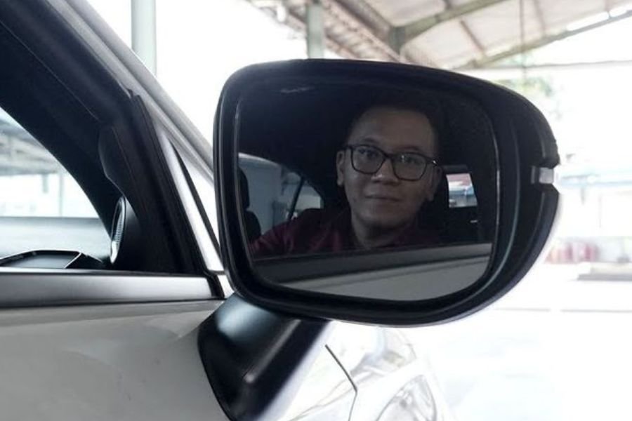 Ternyata Ini Alasan Spion Mobil Sebelah Kanan Lebih Mahal, Bikin Kantong Menjerit!