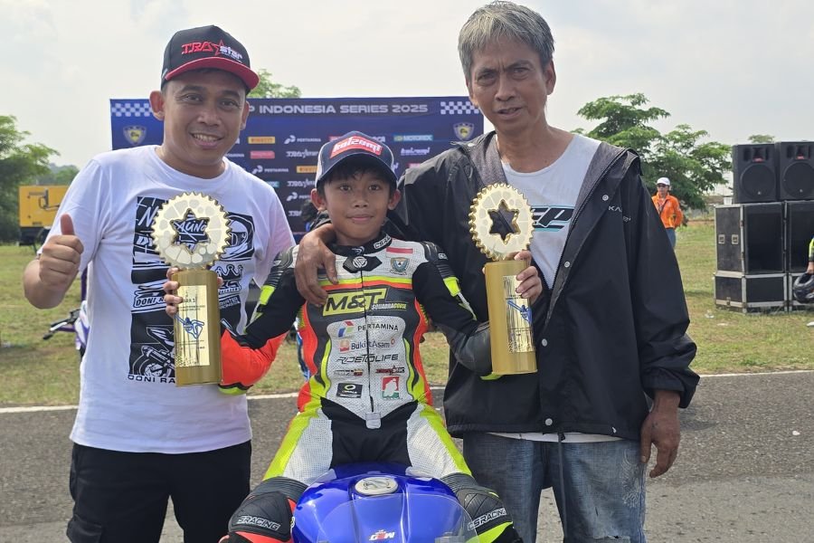 Kenzie Akbar Da Ninos, Pembalap Muda Muara Enim Sapu Bersih 100 Poin di FIM MiniGP Indonesia Series Boyolali
