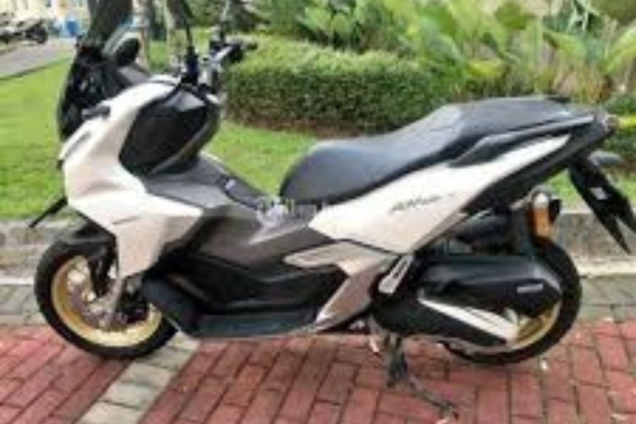 Honda ADV 160: Skutik Adventure 160 cc — Kelebihan Fitur Lengkap dan Kekurangan Postur Berat