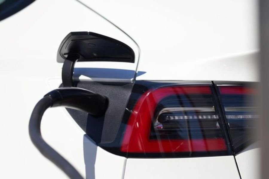 Harga Mobil Listrik Makin Murah, Apakah Mobil BBM Akan Segera Tersingkir?