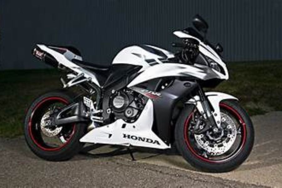 CBR600RR Tricolor Rp 550 Juta Resmi Mendarat! Simak Keuntungan Beli Motor ‘Super’ Ini