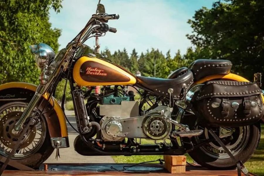 Pensiunkan V-Engine, Modifikasi Mesin Harley-Davidson Jadi Diesel Traktor Bikin Pangling!