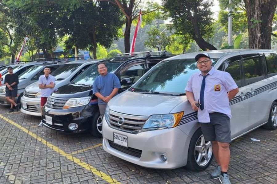 Ramaikan OTOMOTIF Merdeka Drive 2025, Komunitas Serena Sukasuka Konvoi Puluhan Nissan Serena Langka