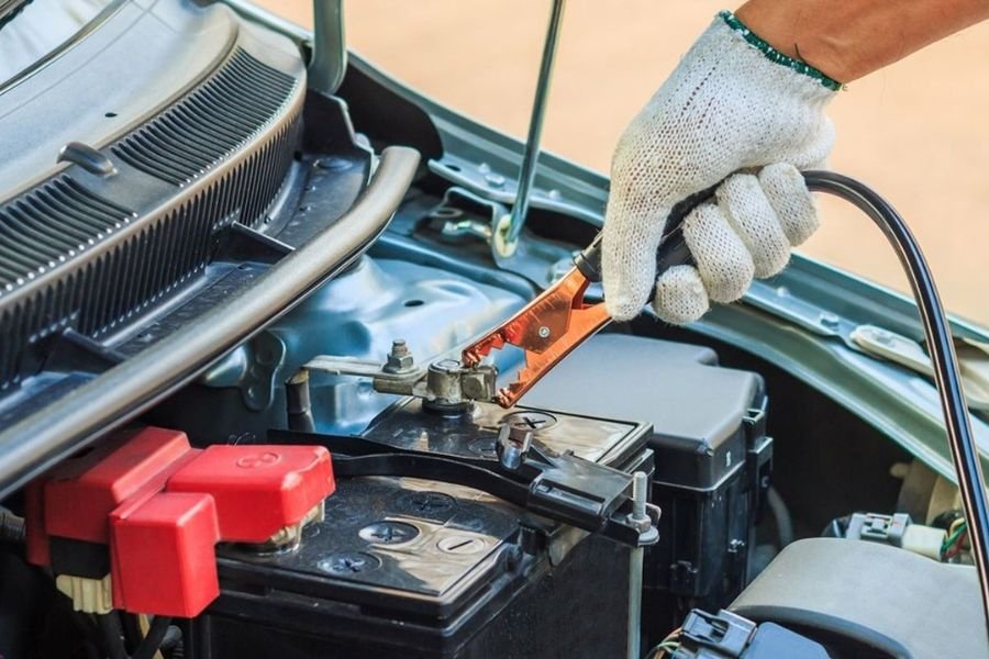 Penyebab Aki Mobil Cepat Tekor dan Cara Menghindarinya