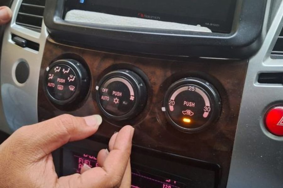 Cara Merawat AC Mobil Sendiri di Rumah, Biar Tetap Dingin dan Nggak Bau Apek