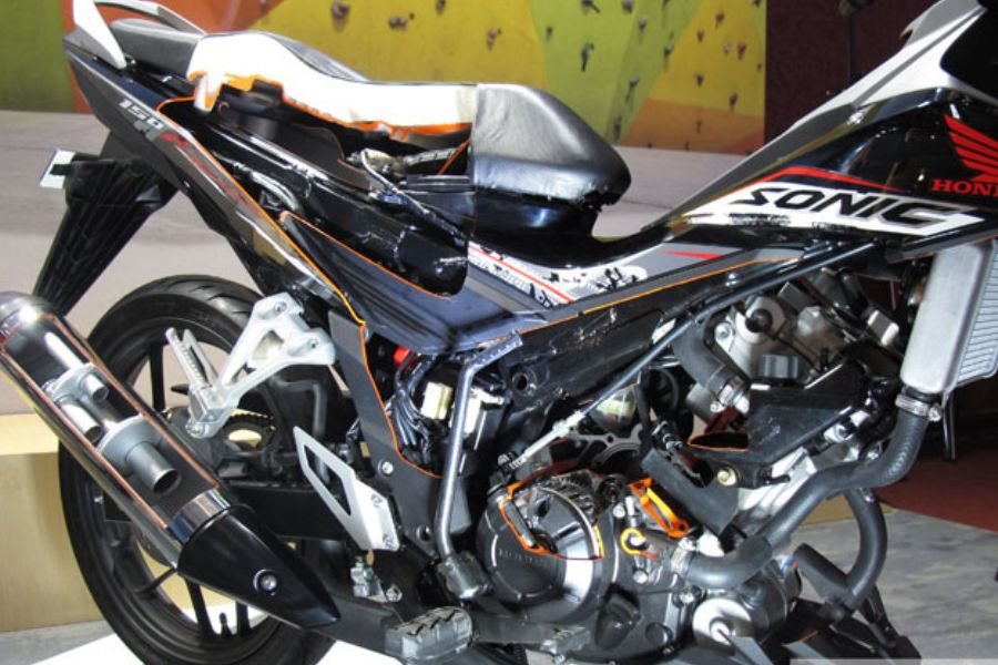 Mesin 150cc DOHC 6-Gigi Versi Terbaru: Seberapa Cepat New Sonic 150R?