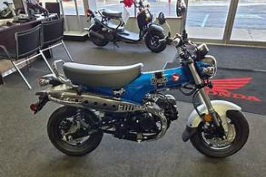 Test Ride Honda ST125 Dax Pearl Glittering Blue: Sensasi Berkendara yang Berbeda