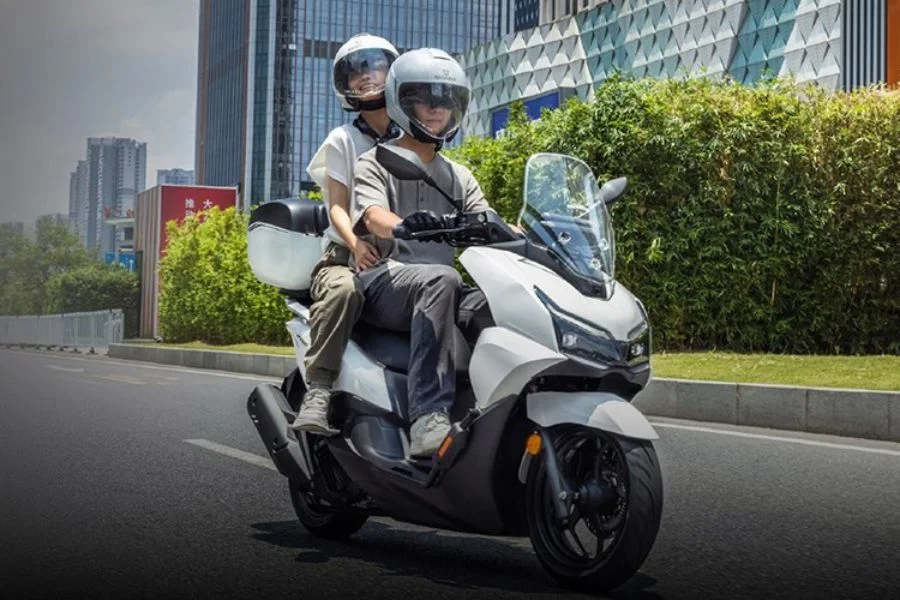 Perjalanan 352 km Non-Stop dari Tangkai Bensin: Realistis atau Hanya Teori di Honda NWT150?