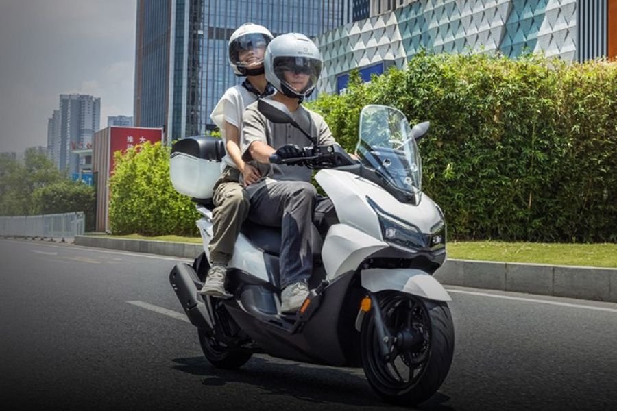 Harga Mulai 14.980 Yuan: Skutik Honda NWT150 Fitur Mewah atau Overkill?