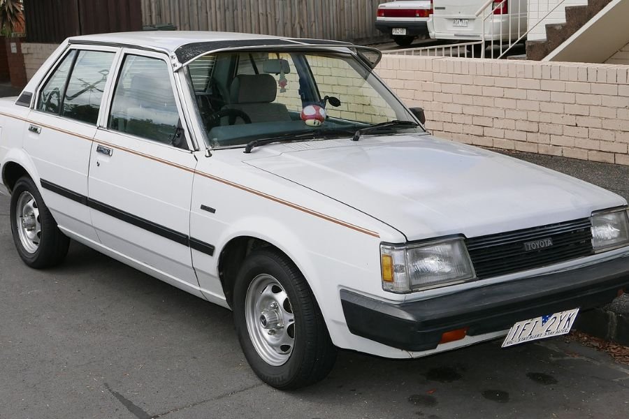 Sejarah Toyota Corolla Generasi Keempat (E70; 1979): Desain Kotak, Mesin Baru, dan Inovasi Penting