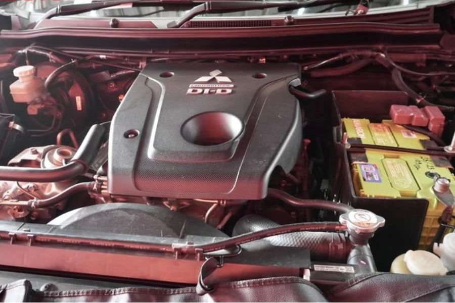 Jangan Salah! Ini Waktu Ideal Memanaskan Mesin Mobil Injeksi dan Karburator