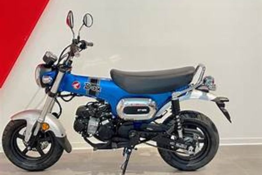 Honda ST125 Dax Kini Hadir Lewat Balutan Warna Pearl Glittering Blue yang Mewah
