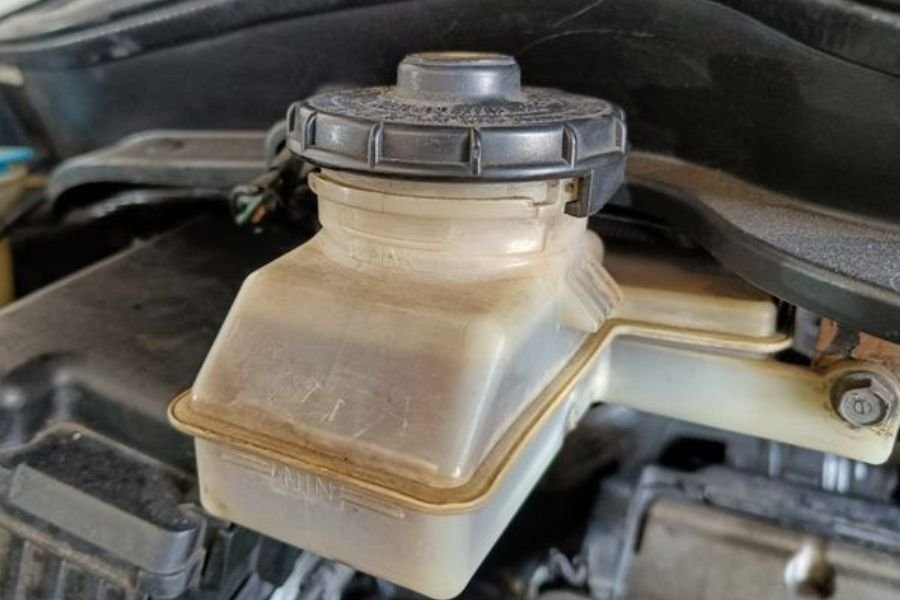 Biar Paham, Ini Tanda-Tanda Minyak Rem Mobil Harus Segera Diganti