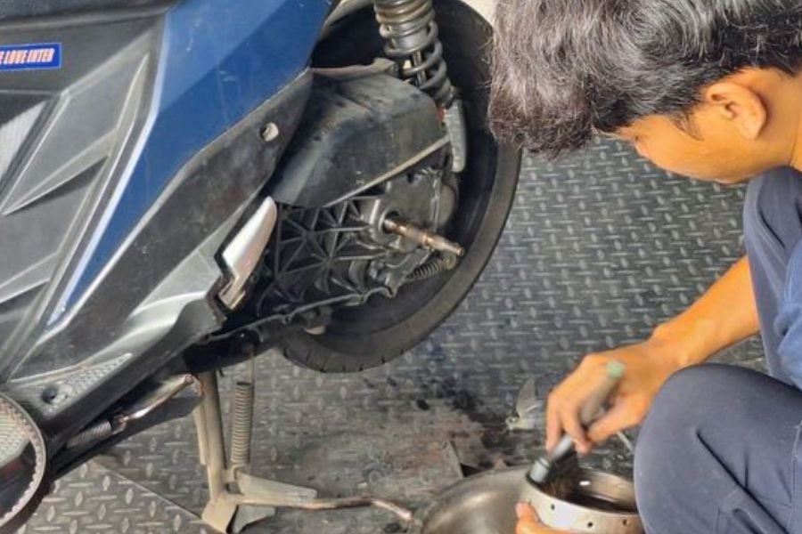 Ini Sebabnya CVT Motor Matic Harus Dikeringkan Pakai Lap Bersih Setelah Diservis