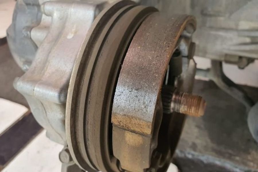 Ganggu Telinga, Ini Cara Hilangkan Bunyi Berdecit Pada Rem Tromol Motor Matik
