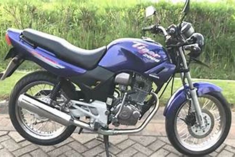 Mesin Tangguh & Transmisi 6-Percepatan: Kelebihan Honda Tiger 2000