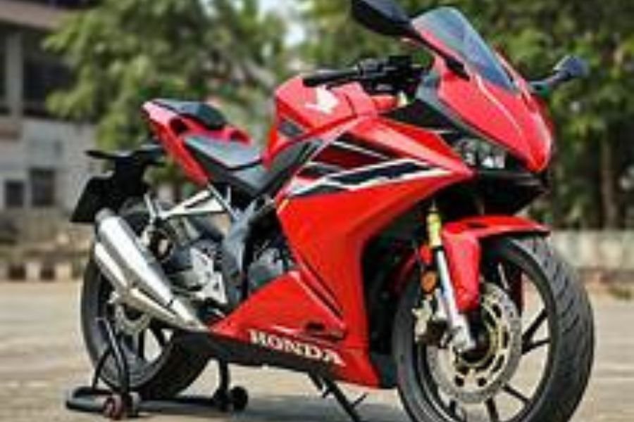 Harga CBR250RR Standard vs SP: Apakah Tambahan Fitur Setara dengan Selisih Harga?