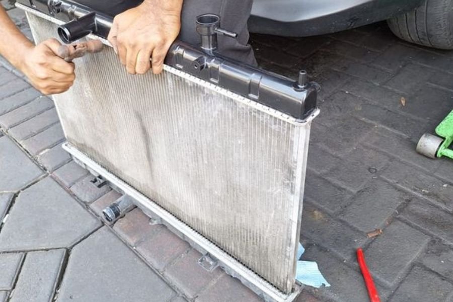 Efek Kerebus Coolant Bertahun-tahun, Ini Penyebab Upper Tank Radiator Bocor
