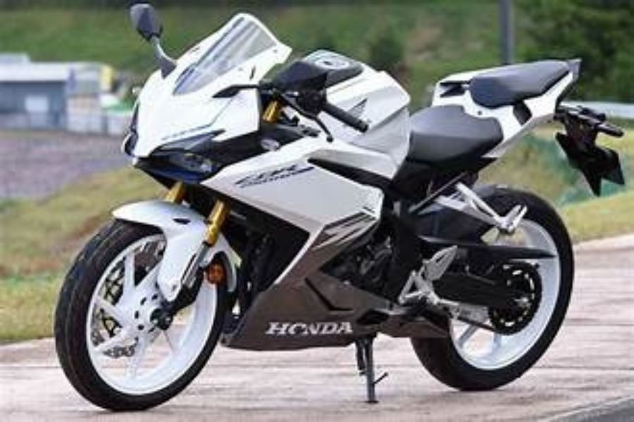 Honda CBR250RR 2025: Sportbike 250cc yang Jago di Trek dan Jalanan!
