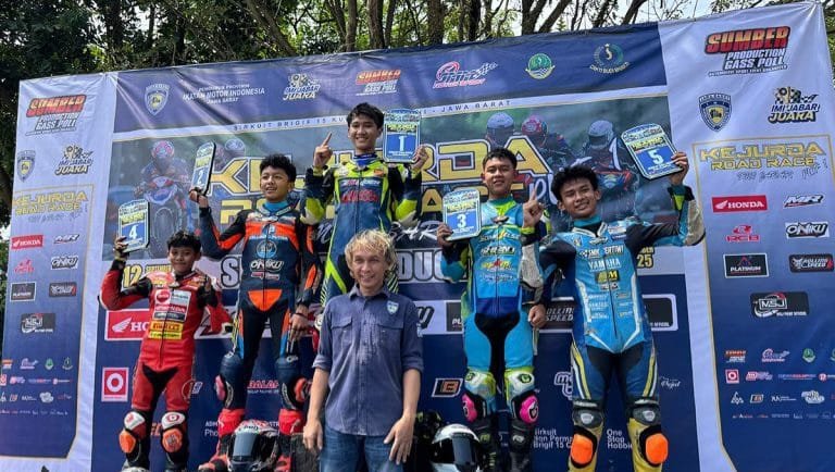 Duel Panas Balap! Azriel Arimansyah vs Juna Octavian Panaskan Rookie Kejurda Road Race Cimahi 2025