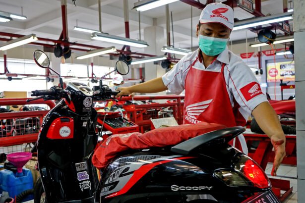 Jangan Servis Motor Sembarangan! Ini Keuntungan Garansi Servis Resmi di AHASS yang Jarang Diketahui