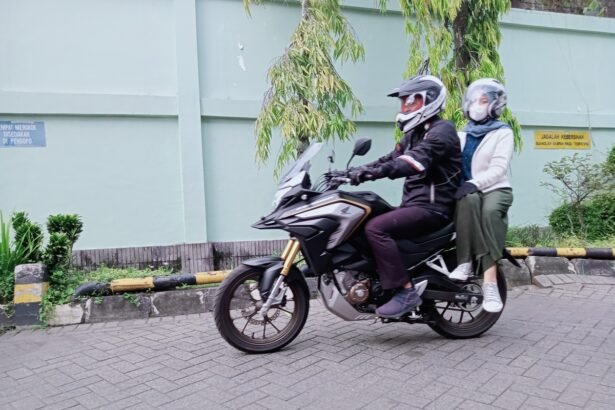 Bahaya Bonceng Menyamping: Ini 5 Cara #Cari_Aman agar Tidak Celaka di Jalan!