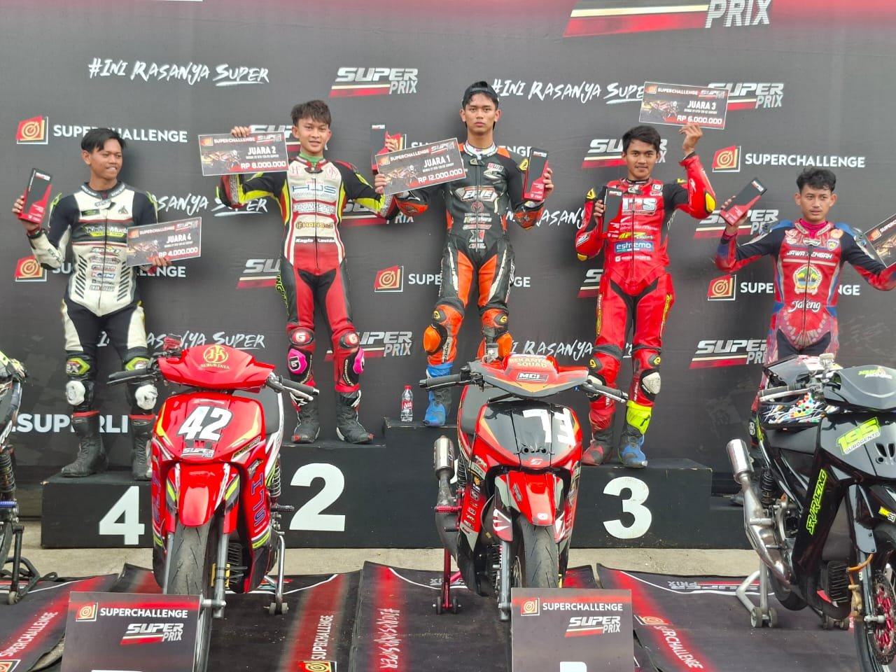Akbar Abud Juara Bebek 2T 125 Expert Usai Duel Sengit dengan Hafid Pratama!