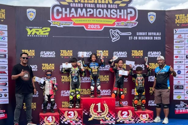 Ararauna Kalandra tampil konsisten dan sukses juara kelas Pocket Bike 5–11 tahun di Final Tolakmiskin Championship yang digelar di Sirkuit Boyolali.