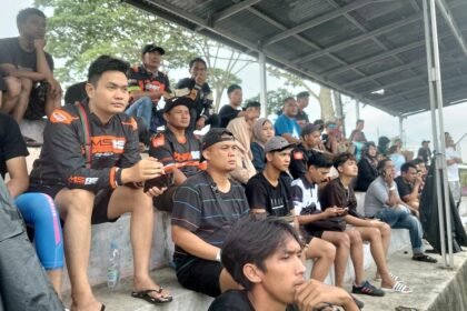 Dukungan penuh dari tribun memotivasi pembalap muda Cianjur M Julio dan M Fajri tampil maksimal di Superchallenge Superprix 2026.
