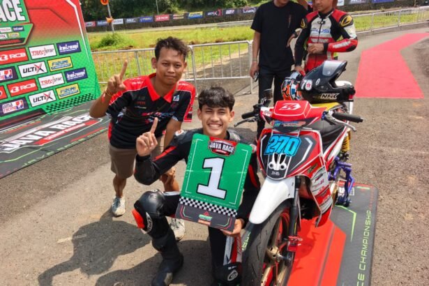Syirat Sauqi pendatang baru kelas Expert langsung juara Bebek 2T 125 di Java Race Championship 2026 Mijen bersama tim No Limit.