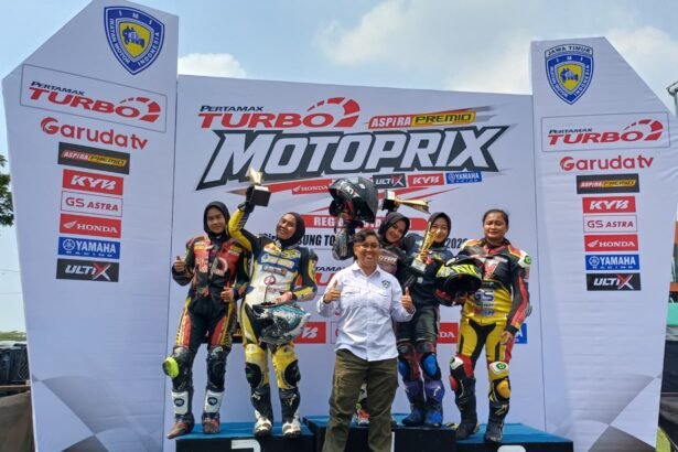 Eca Sabana dari Tim Sapi Edan Racing tampil dominan dan meraih kemenangan telak di Race MP6 Wanita Seri 1 Motoprix 2026 Surabaya.