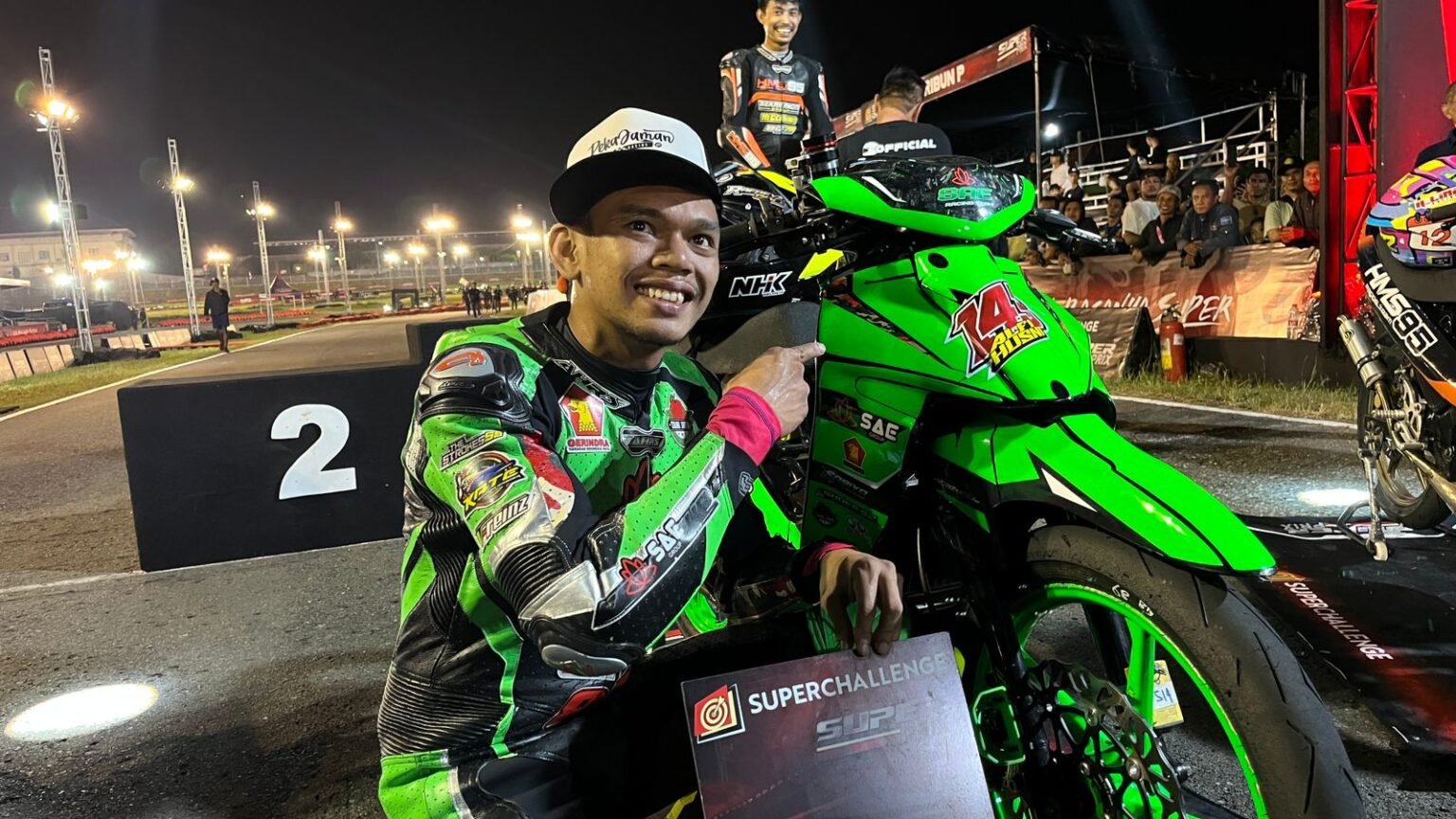 Alfi Husni kembali meraih kemenangan di Sprint Race Underbone 130 Super Prix 2026 Seri 2 Boyolali. Dominasi sejak QTT mengantarkan rider SAE Racing Team ini finis terdepan dengan performa impresif.