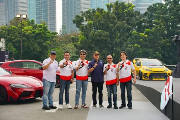 Lebih dari 400 mobil modifikasi memadati GBK dalam ajang Toyota GR Car Meet. Ketua Umum IMI Moreno Soeprapto hadir dan mengapresiasi kreativitas komunitas otomotif Indonesia.