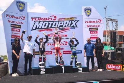 Alvin Keanu sukses menang tipis atas Ali di Race 2 MiniSport MotoPrix 2026 Seri 1 Surabaya. Duel sengit berlangsung hingga garis finis dan menyita perhatian pecinta balap nasional.
