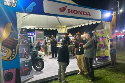 Pameran Honda hadir di festival musik Semesta Berpesta. Rangkaian actvity dan program khusus bagi pengunjung hadir di Pameran Honda bersama salah satu tipe motor bergaya retro Honda Stylo 160.
