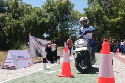 Yayasan Astra Honda Motor mengajak generasi muda menyebarkan pesan keselamatan berkendara melalui Safety Riding Short Movie Contest 2026. Kompetisi ini membuka peluang kreator muda berkarya sekaligus meraih hadiah jutaan rupiah.