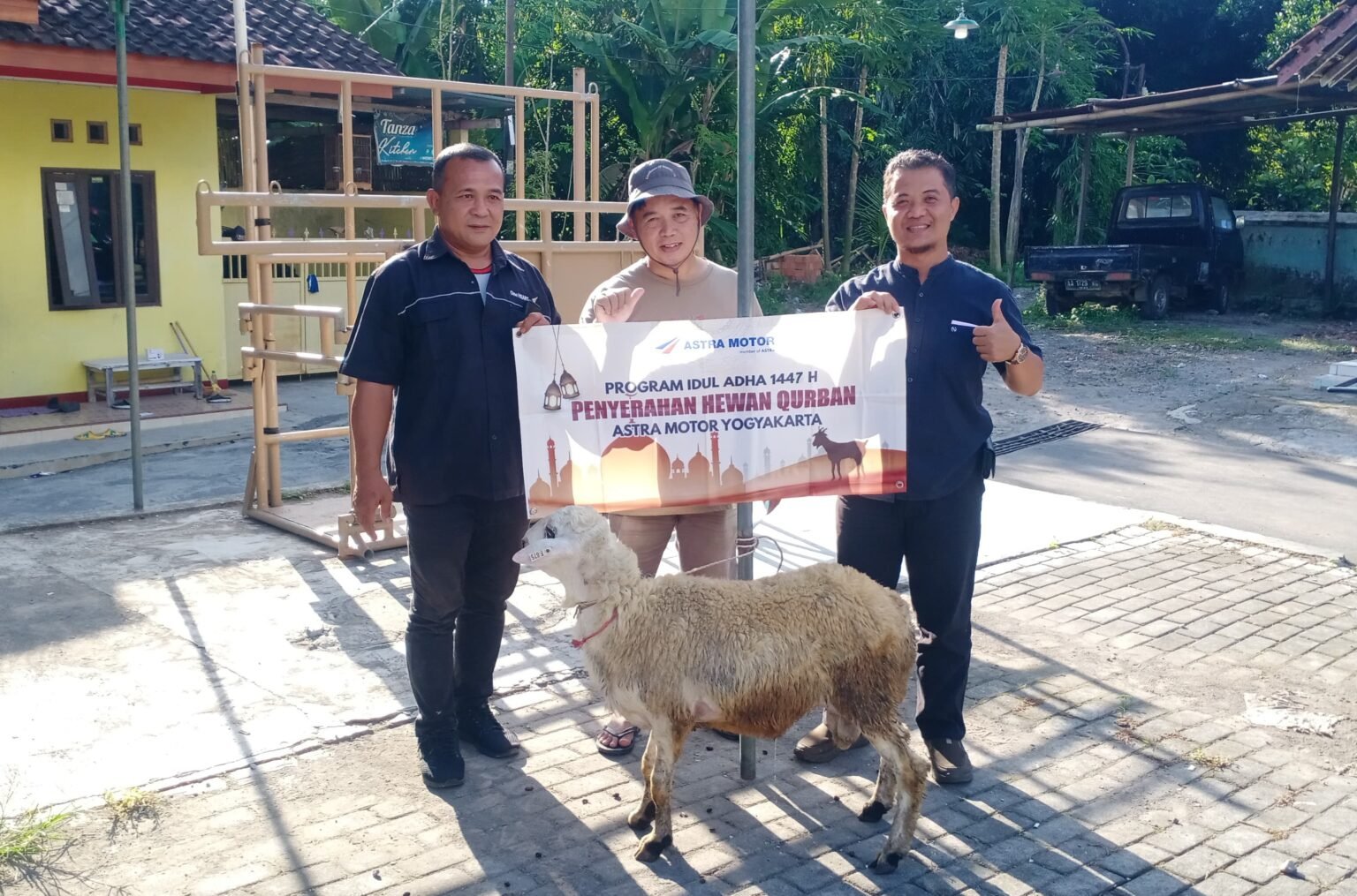 Dalam rangka merayakan Hari Raya Iduladha 1447H, Astra Motor Yogyakarta selaku Main Dealer sepeda motor Honda wilayah Yogyakarta, Kedu, dan Banyumas kembali menunjukkan kepedulian sosialnya. Astra Motor Yogyakarta secara resmi menyerahkan bantuan hewan kurban kepada masyarakat di beberapa titik strategis wilayah Sleman dan Bantul pada Rabu, 27 Mei 2026.