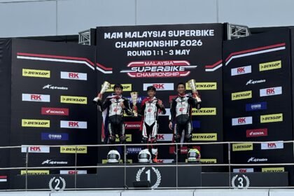 Abimanyu Bintang Fermadi (tengah) berhasil meraih podium pada race kedua ajang IHTTC 2026 (3/5) di Sepang International Circuit, Malaysia.