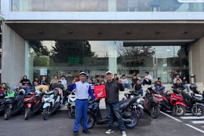 para Bikers Honda Community tetap menerapkan #Cari_Aman dalam berkendara sebelum menuju lokasi Laki Code 2026 di JEC. Edukasi berkendara dengan aman diberikan langsung oleh Instruktur Safety Riding Astra Motor Yogyakarta, Triyanto.