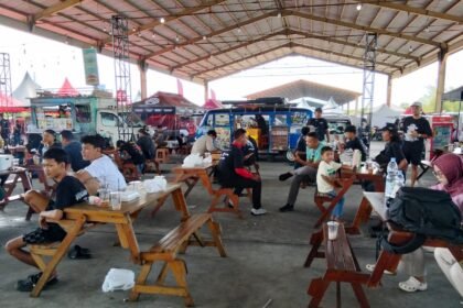 Event Black Dragbike 2026 di Semarang tak hanya menghibur pecinta otomotif, tetapi juga mendongkrak pendapatan UMKM lokal melalui peningkatan penjualan dan kemudahan akses transaksi bagi pengunjung.